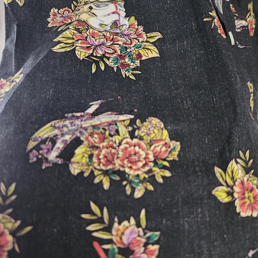 Disney Star Wars Floral Stormtrooper Hawaiian Button Down Shirt Men's Small - Picture 4 of 5